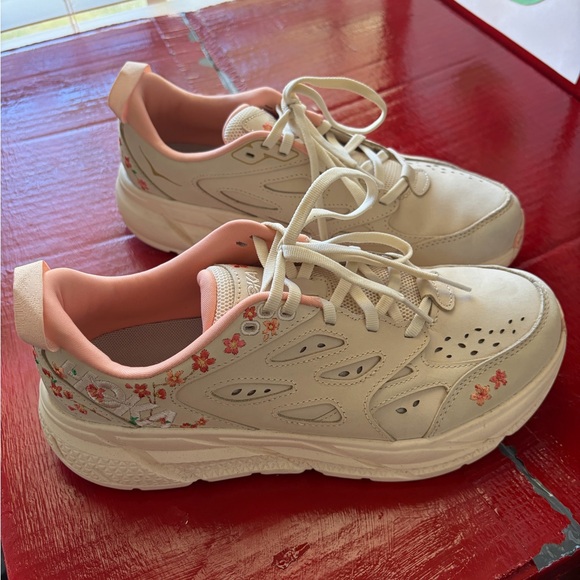 Hoka Clifton L BP "Vibrant Bloom" sneaker in the vanilla and dry clay colorway - Picture 2 of 5